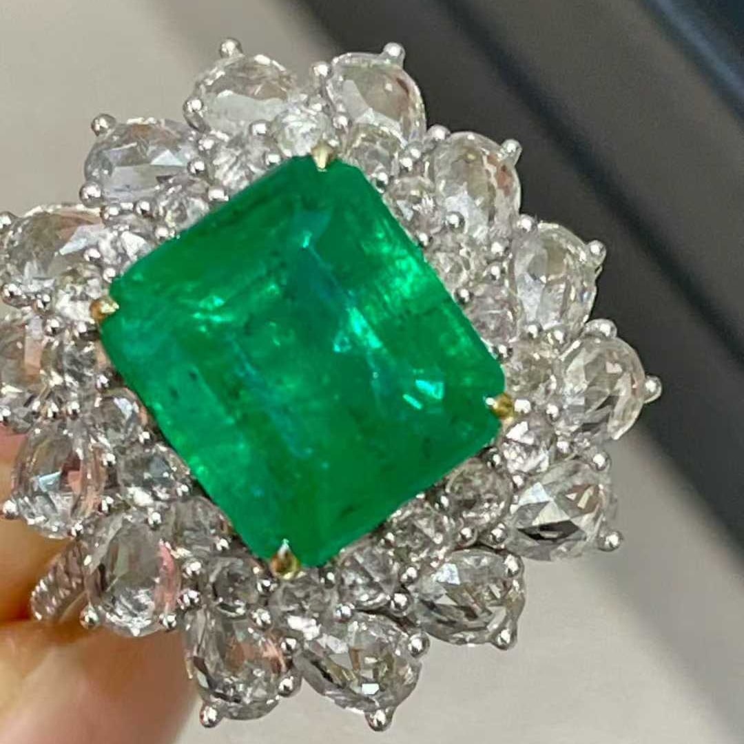 14k Gold 3 Ct Vivid Green Natural Emerald & Sapphire & Diamond Ring: Ref:231036205 // gold content:14k gold // ring size:7. 25us // // main gemstone:emerald // shape:octagonal // carat weight:3ct // color:vivid green // treatment:natural // // adjacent gemstone 2 :