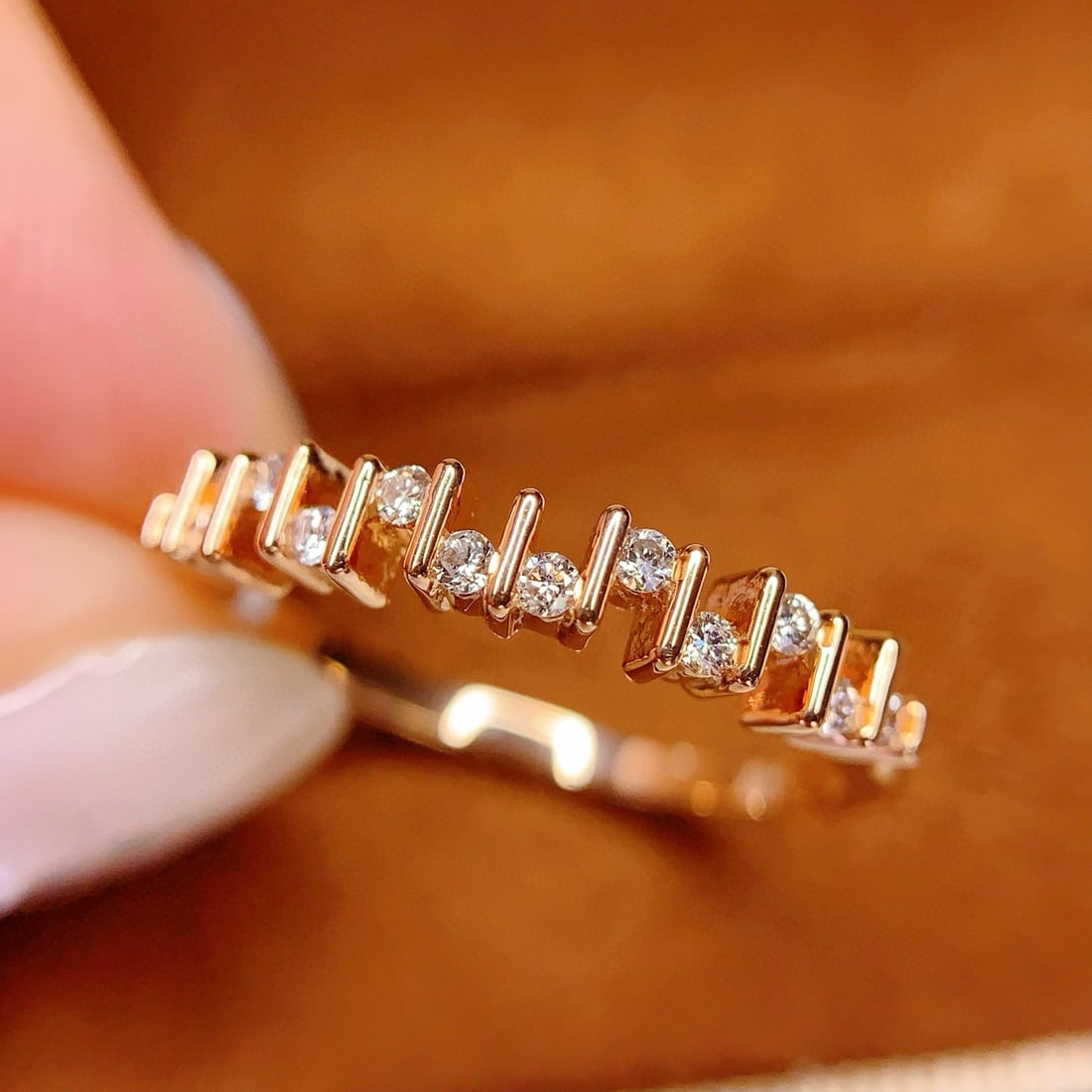 14k Gold 0.12 Ct Natural H Diamond Ring: Ref:231036214 // gold content:14k gold // ring size:7. 25us // // main gemstone:diamond // number of stones:12 // shape:round // carat weight:0. 12ct // clarity grade:vs-si // color:h //