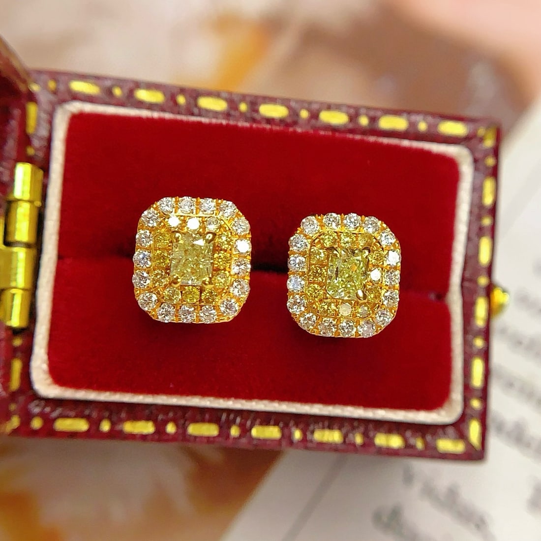 14k Gold 0.45 Ct Natural Yellow Diamond & Diamond Earrings: Ref:231036217 // gold content:14k gold // main gemstone:yellow diamond // shape:cushion // carat weight:0. 45ct // color:yellow // treatment:natural // // adjacent gemstone 2 : diamond // number of st
