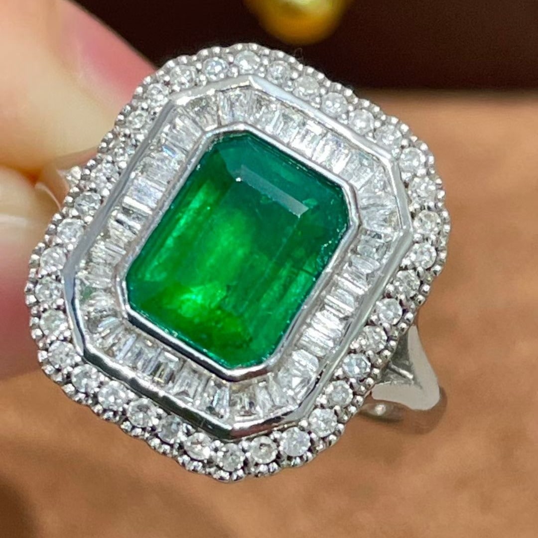 14k Gold 1.5 Ct Vivid Green Natural Emerald & Diamond Ring - 2