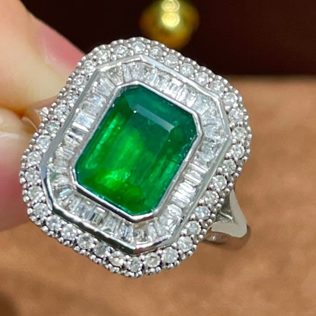 14k Gold 1.5 Ct Vivid Green Natural Emerald & Diamond Ring - 3