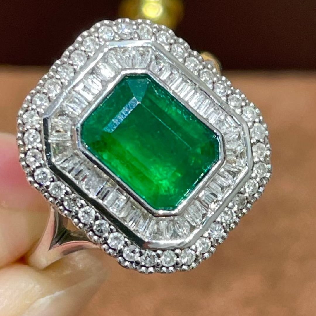 14k Gold 1.5 Ct Vivid Green Natural Emerald & Diamond Ring - 4