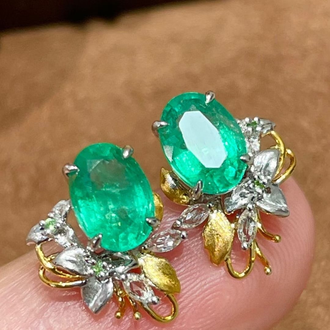 14k Gold 1.8 Ct Natural Emerald & Sapphire & Diamond Earrings: Ref:231036227 // gold content:14k gold // main gemstone:emerald // shape:oval // carat weight:1. 8ct // color:green // treatment:natural // // adjacent gemstone 2 : sapphire // shape:marquise // color