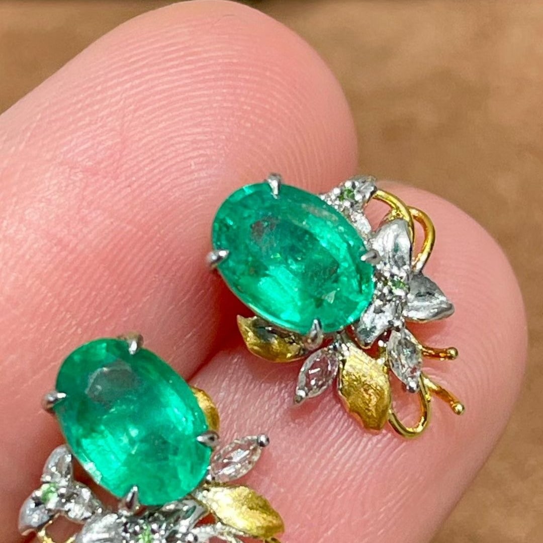 14k Gold 1.8 Ct Natural Emerald & Sapphire & Diamond Earrings - 4