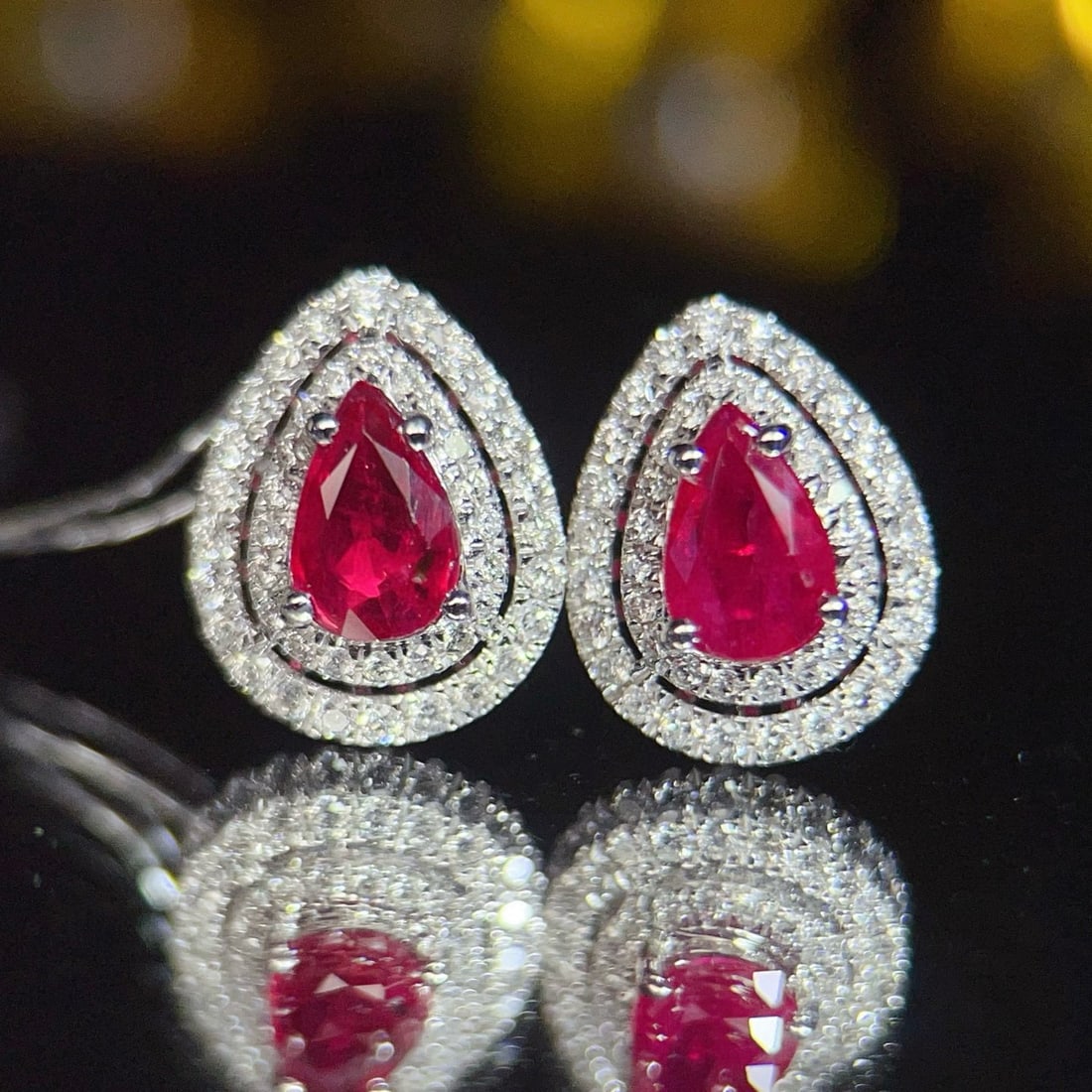 14k Gold 0.88 Ct Natural Ruby & Diamond Earrings: Ref:231036229 // gold content:14k gold // main gemstone:ruby // shape:pear // carat weight:0. 88ct // color:red // treatment:natural // // adjacent gemstone 2 : diamond // number of stones:88 //