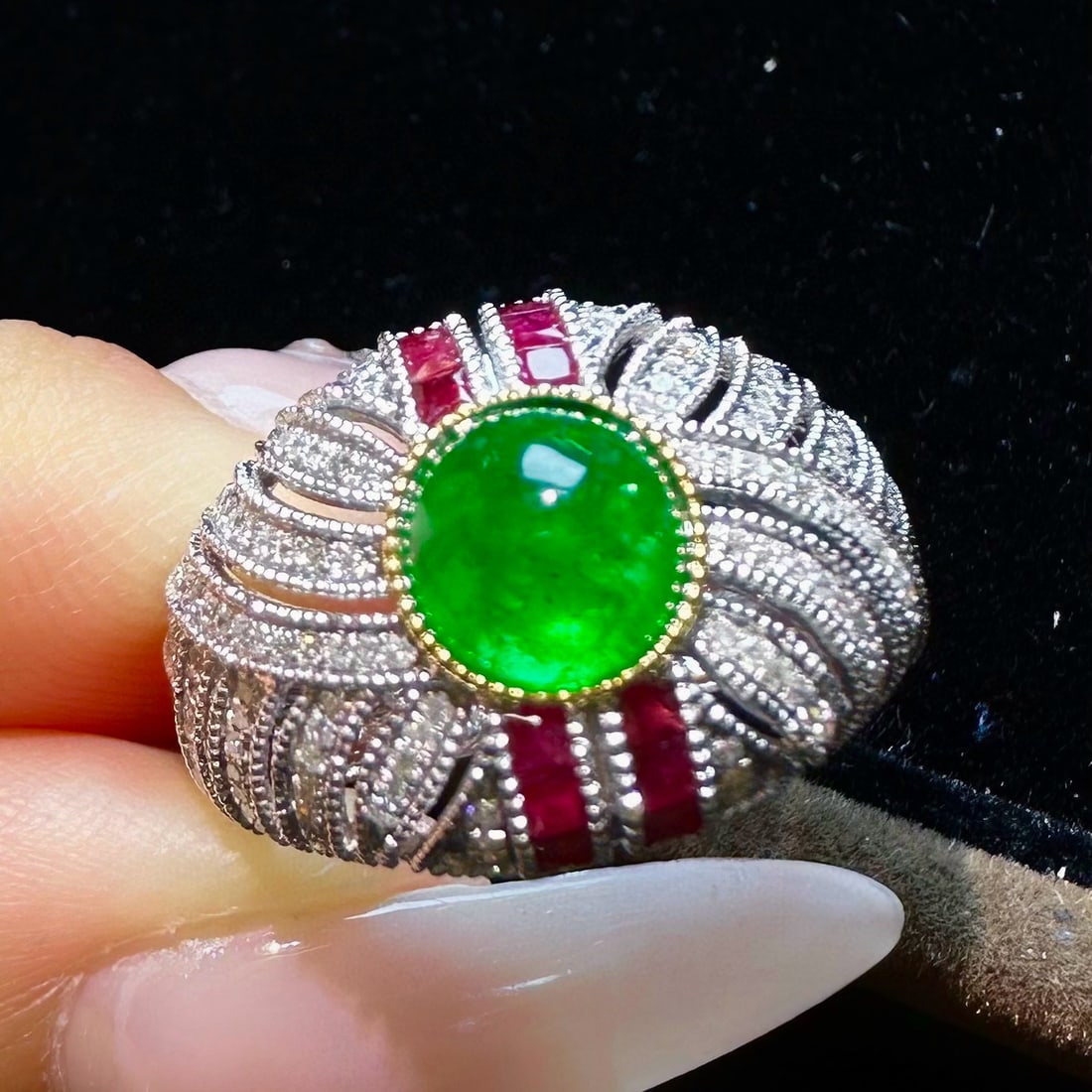 14k Gold 1.74 Ctw Vivid Green Natural Emerald & Diamond Ring: Ref:231036231 // gold content:14k gold // ring size:7. 25us // // main gemstone:emerald // shape:round // carat weight:1. 31ct // color:vivid green // treatment:natural // cut grade:g // // adjacent