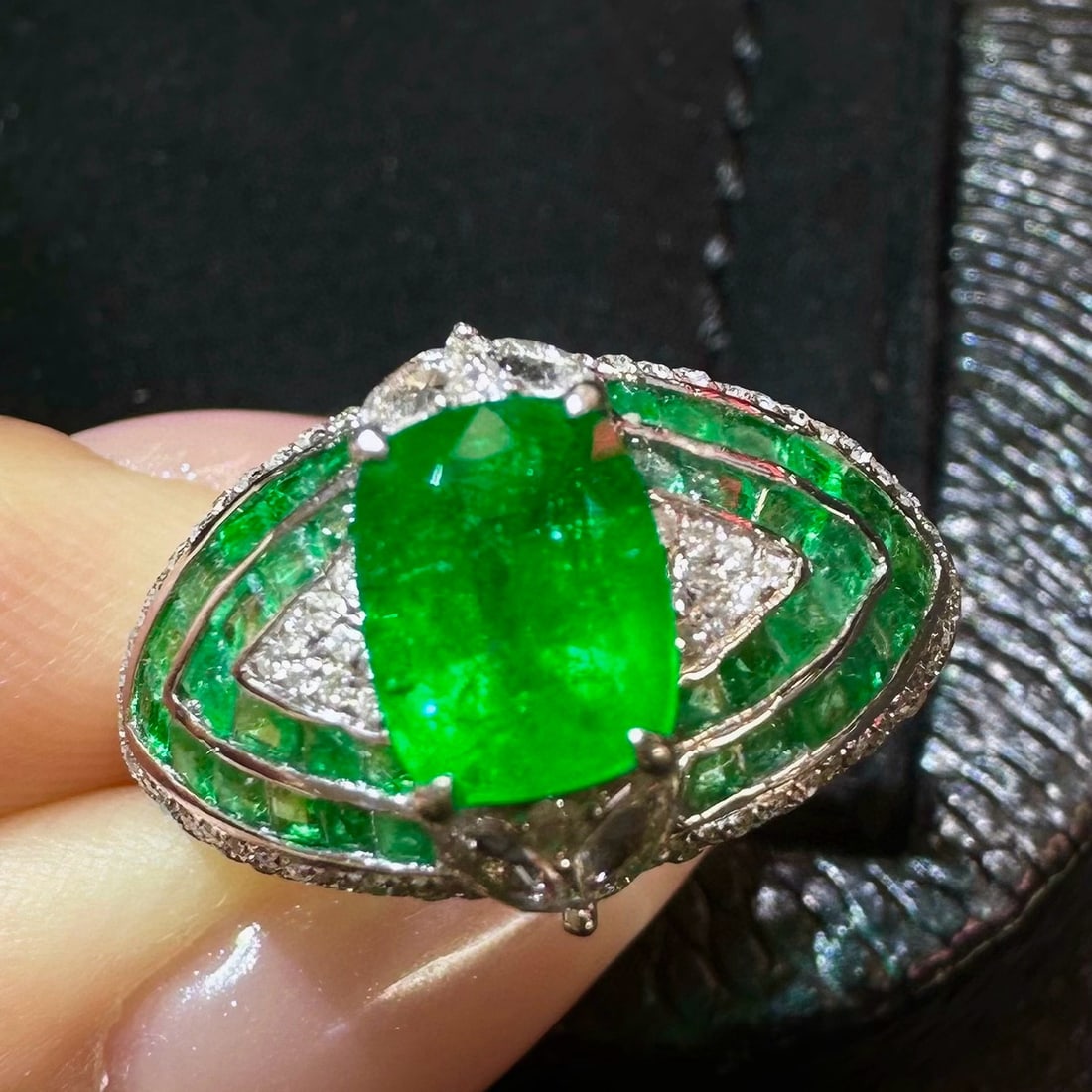14k Gold 1.63 Ctw Vivid Green Natural Emerald & Diamond Ring: Ref:231036235 // gold content:14k gold // ring size:7. 25us // // main gemstone:emerald // shape:cushion // carat weight:1. 21ct // color:vivid green // treatment:natural // // adjacent gemstone 2 :