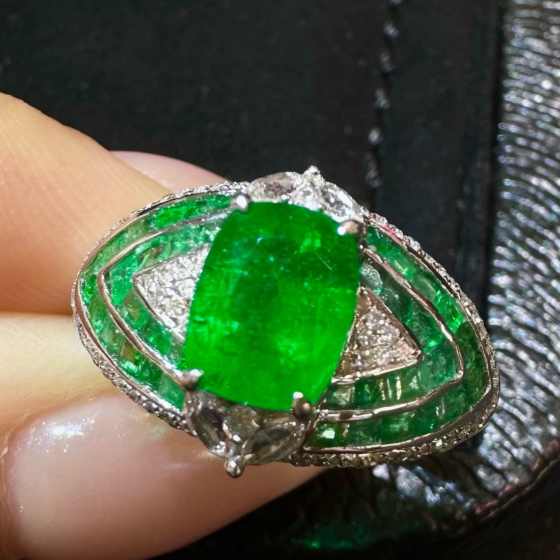 14k Gold 1.63 Ctw Vivid Green Natural Emerald & Diamond Ring - 2