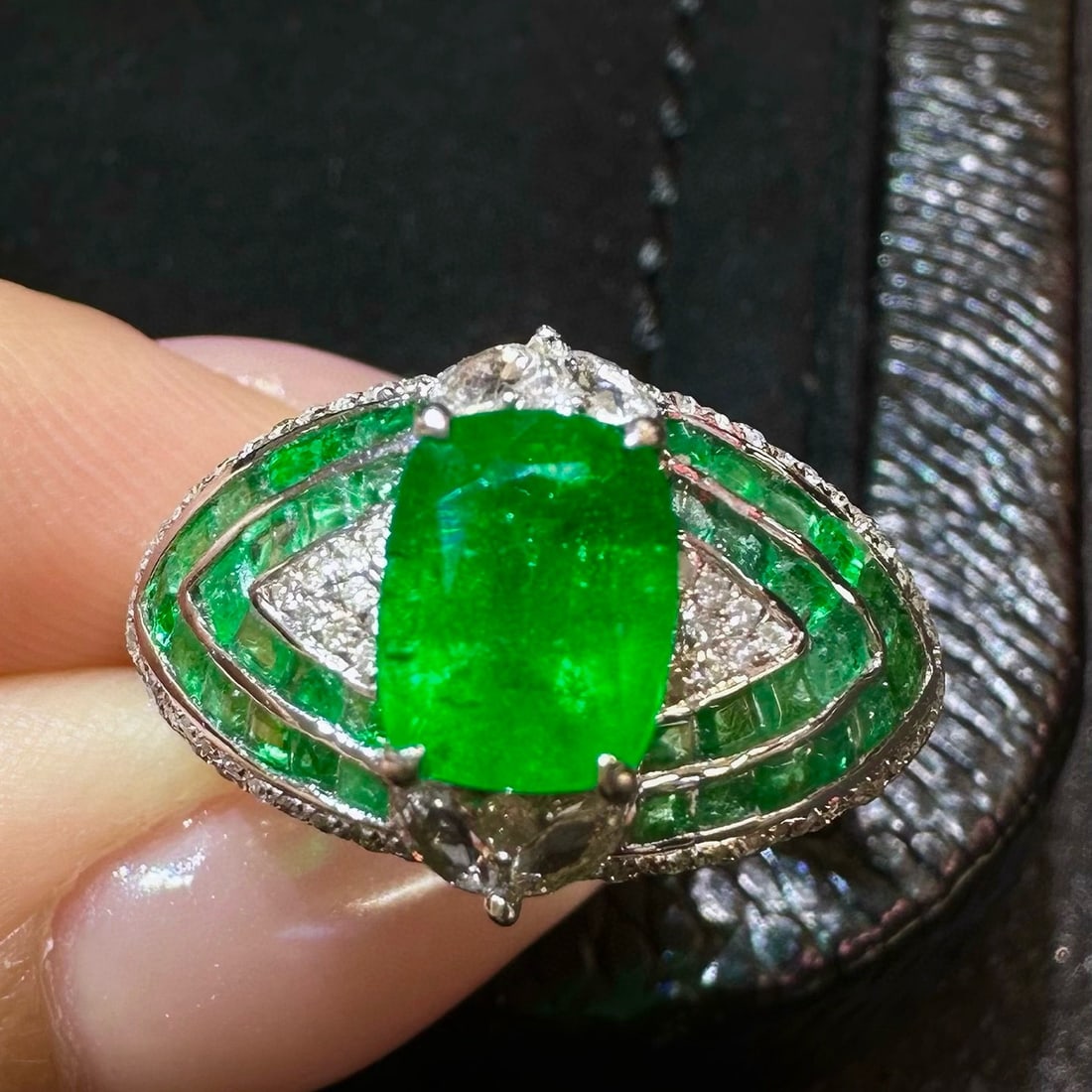 14k Gold 1.63 Ctw Vivid Green Natural Emerald & Diamond Ring - 4