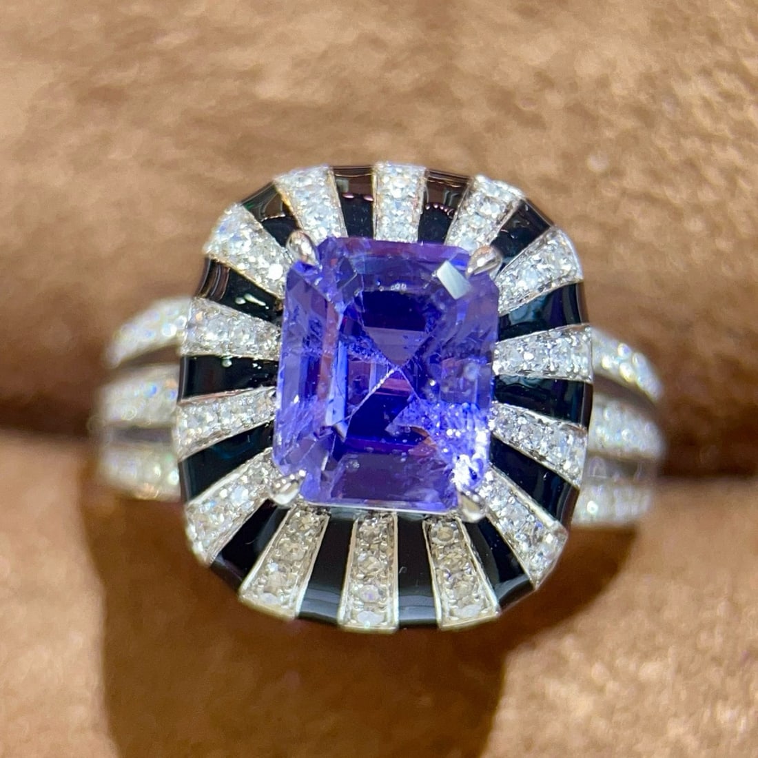 14k Gold 3.08 Ctw Natural Sapphire & Diamond Ring: Ref:231036240 // gold content:14k gold // ring size:7. 25us // // main gemstone:sapphire // shape:octagonal // carat weight:2. 57ct // color:blue // treatment:natural // // adjacent gemstone 2 :