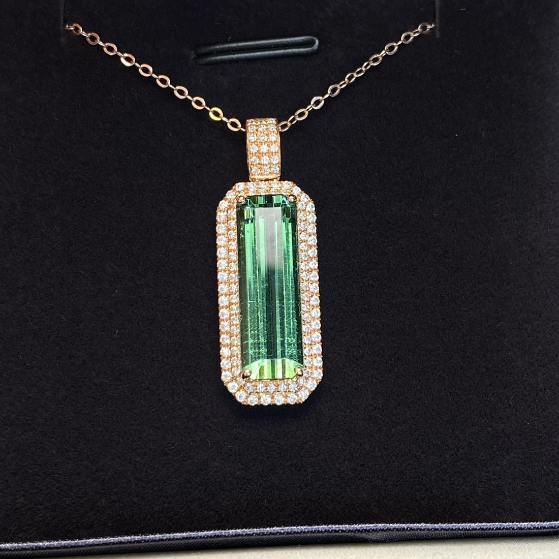 14k Gold 5.53 Ct Natural Tourmaline & Moissanite Pendant( Without Chain ): Ref:231036256 // gold content:14k gold // main gemstone:tourmaline // shape:octagonal // carat weight:5. 53ct // color:green // treatment:natural // // adjacent gemstone 2 : moissanite // number of
