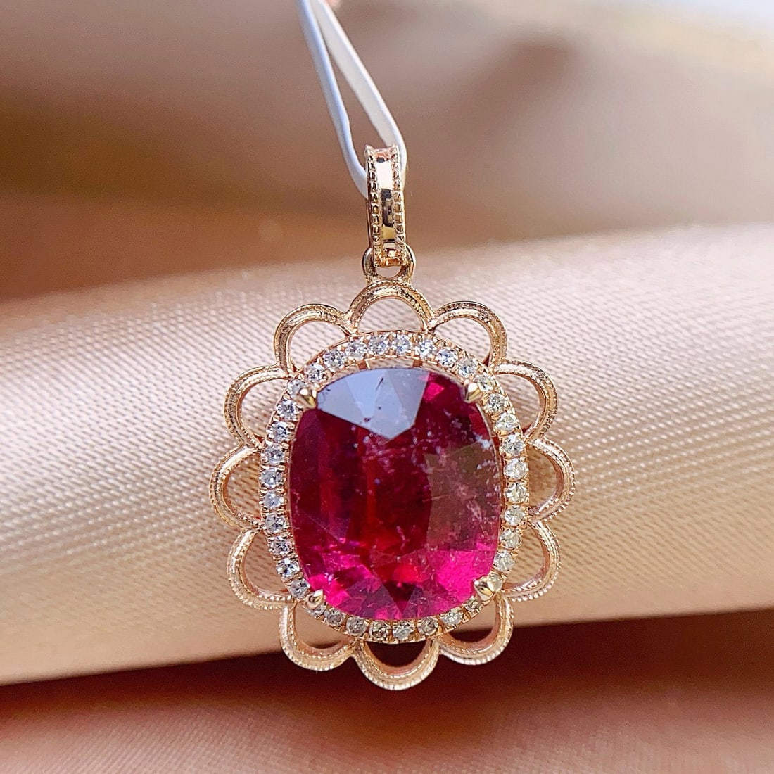 14k Gold 3.50 Ct Natural Tourmaline & Diamond Pendant( Without Chain ): Ref:231036257 // gold content:14k gold // main gemstone:tourmaline // shape:oval // carat weight:3. 50ct // color:red // treatment:natural // // adjacent gemstone 2 : diamond // number of stones:36