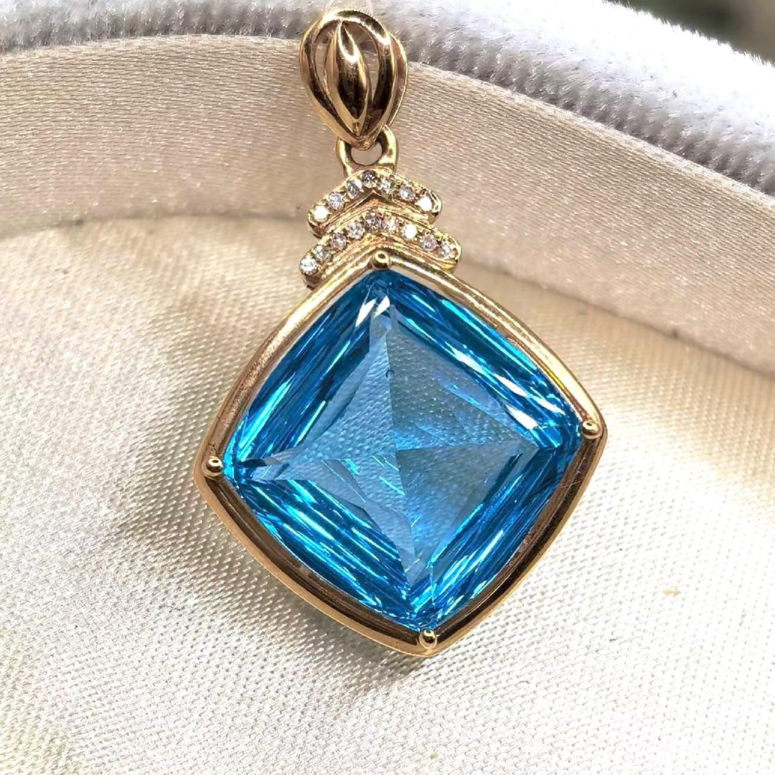 14k Gold 12 Ct Natural Topaz & Diamond Pendant( Without Chain ) - 2