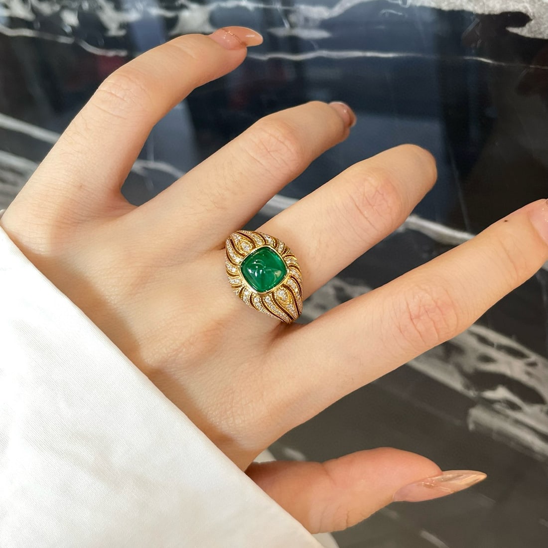 14k Gold 2 Ct Vivid Green Natural Emerald & Diamond Ring - 2