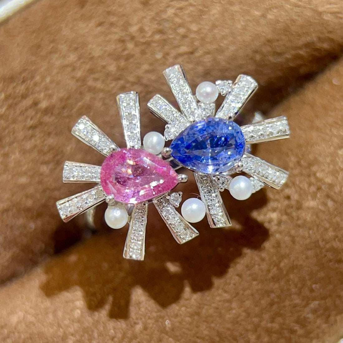 14k Gold 1.88 Ctw Natural Sapphire & Diamond Ring: Ref:231036272 // gold content:14k gold // ring size:7. 25us // // main gemstone:sapphire // shape:pear // carat weight:1. 55ct // color:color // treatment:natural // // adjacent gemstone 2 : diamond