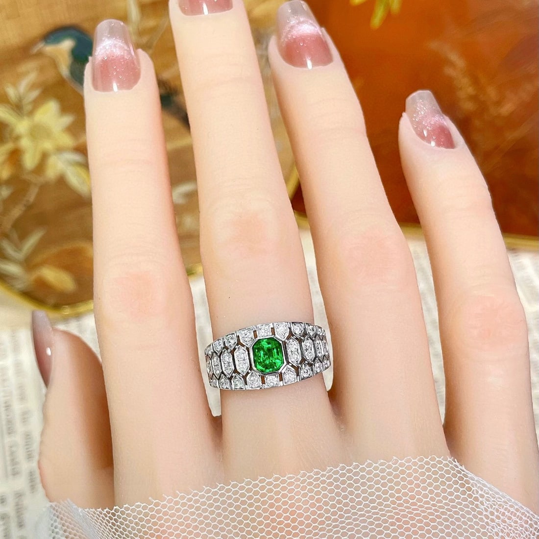 14k Gold 0.60 Ctw Vivid Green Natural Emerald & Diamond Ring - 5