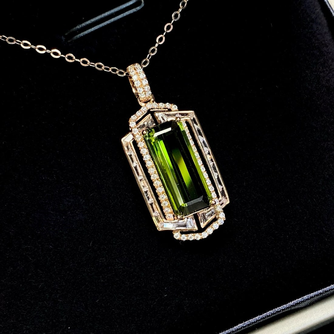 14k Gold 2.50 Ct Natural Tourmaline & Moissanite Pendant( Without Chain ): Ref:231036282 // gold content:14k gold // main gemstone:tourmaline // shape:octagonal // carat weight:2. 50ct // color:green // treatment:natural // // adjacent gemstone 2 : moissanite // number of