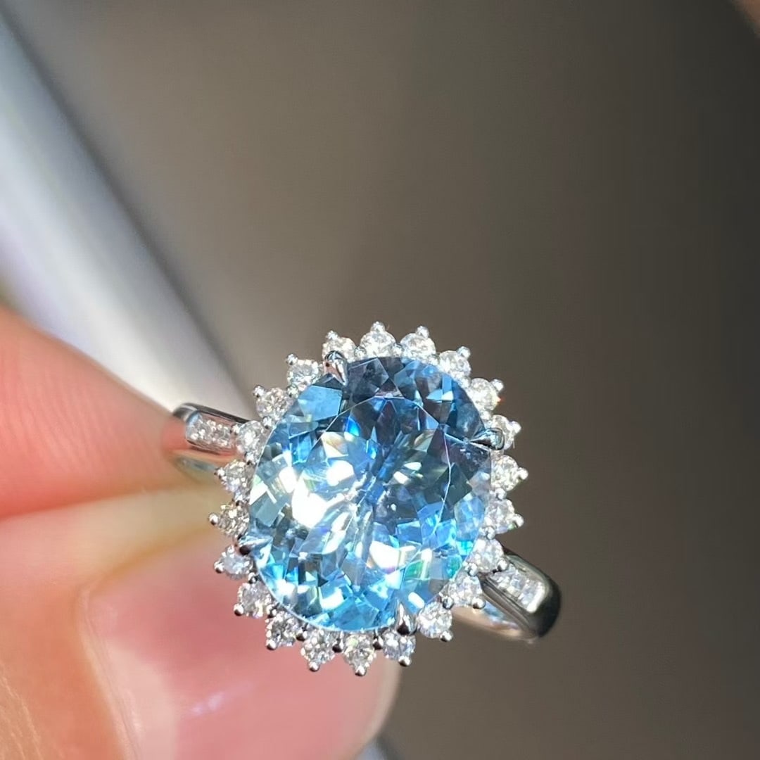 14k Gold 2.96 Ctw Natural Aquamarine & Diamond Ring: Ref:231036289 // gold content:14k gold // ring size:7. 25us // // main gemstone:aquamarine // shape:oval // carat weight:2. 65ct // color:santa maria color // treatment:natural // // adjacent