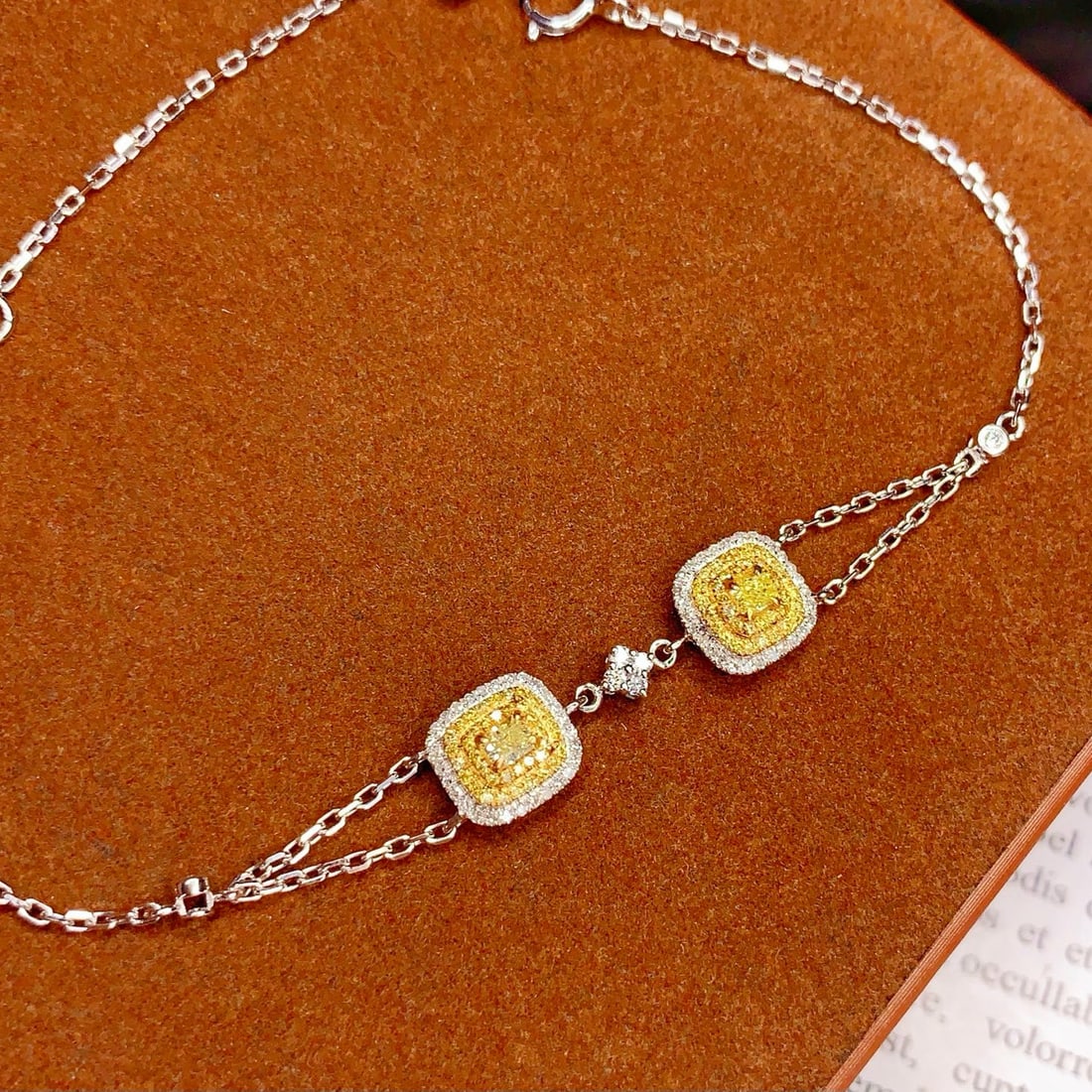 14k Gold 0.75 Ct Natural Yellow Diamond & Diamond Bracelet: Ref:231036306 // gold content:14k gold // main gemstone:yellow diamond // shape:cushion // carat weight:0. 75ct // color:yellow // treatment:natural // // adjacent gemstone 2 : diamond // number of