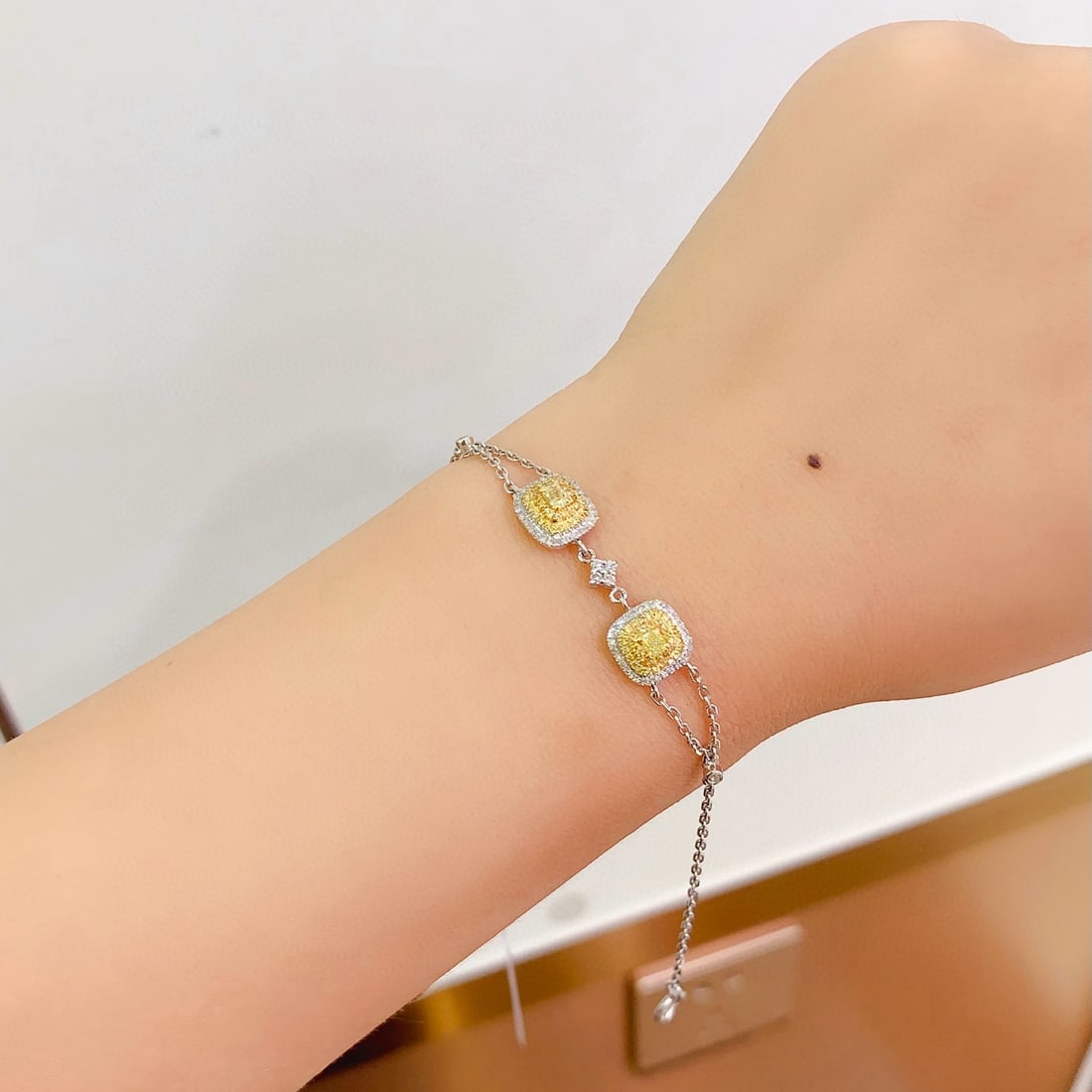 14k Gold 0.75 Ct Natural Yellow Diamond & Diamond Bracelet - 3