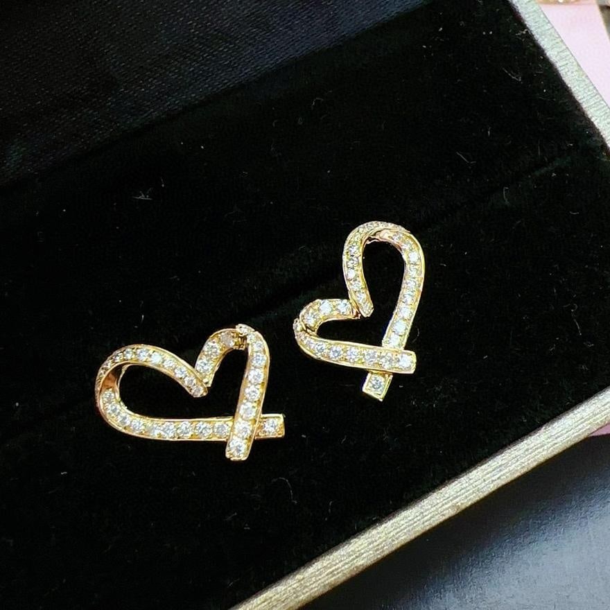 14k Gold 0.34 Ct Natural H Diamond Earrings: Ref:231036309 // gold content:14k gold // main gemstone:diamond // shape:round // carat weight:0. 34ct // clarity grade:vs-si // color:h // treatment:natural // cut grade:g // Low Estimate: 3700 Condi