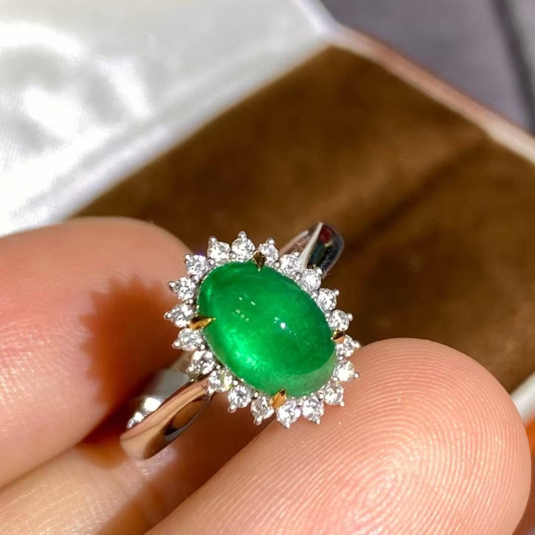 14k Gold 2.02 Ctw Vivid Green Natural Emerald & Diamond Ring: Ref:231036313 // gold content:14k gold // ring size:7. 25us // // main gemstone:emerald // shape:oval // carat weight:1. 82ct // color:vivid green // treatment:natural // // adjacent gemstone 2 :