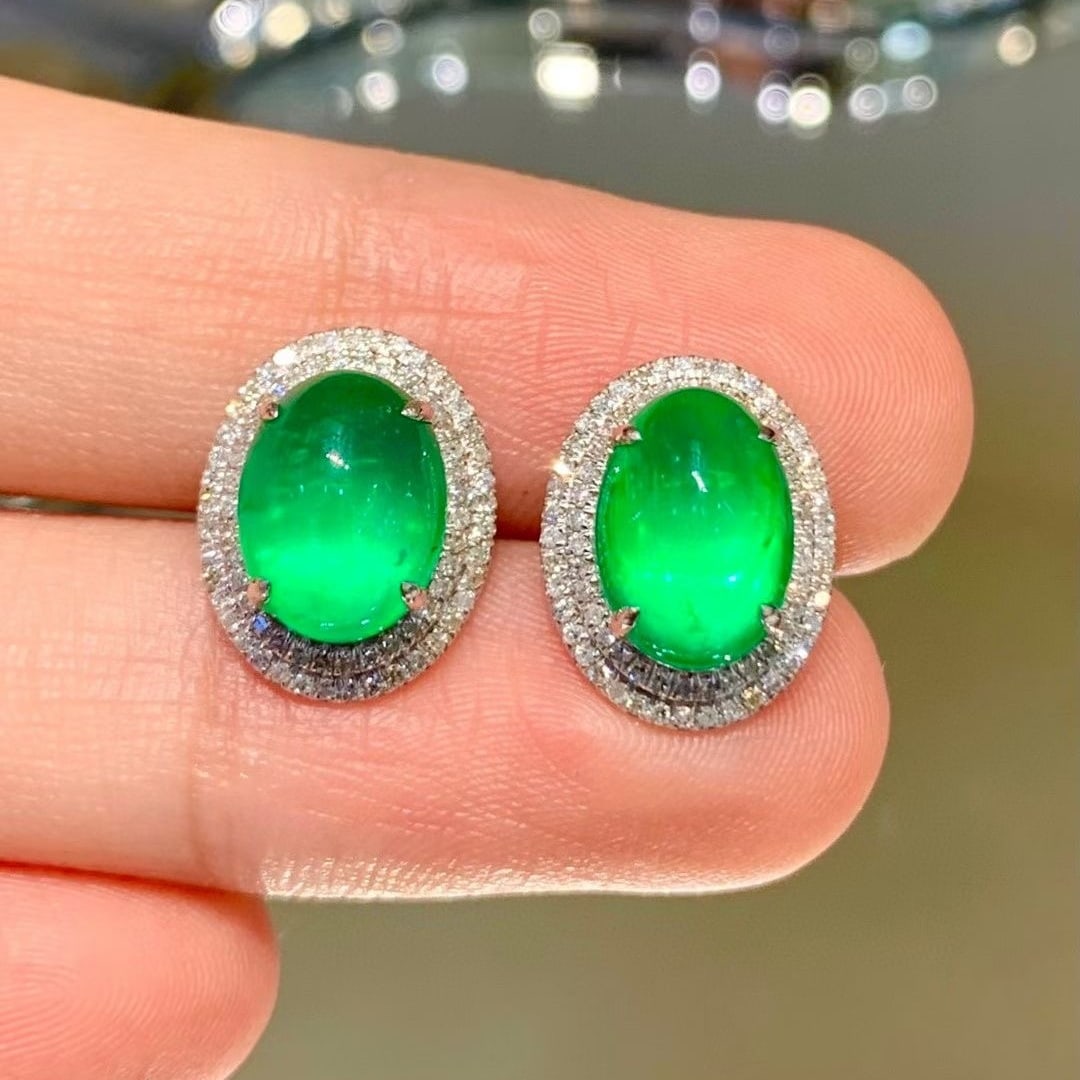 14k Gold 4.5 Ct Vivid Green Natural Emerald & Diamond Earrings: Ref:231036314 // gold content:14k gold // main gemstone:emerald // shape:oval // carat weight:4. 5ct // color:vivid green // treatment:natural // // adjacent gemstone 2 : diamond // shape:round // cla