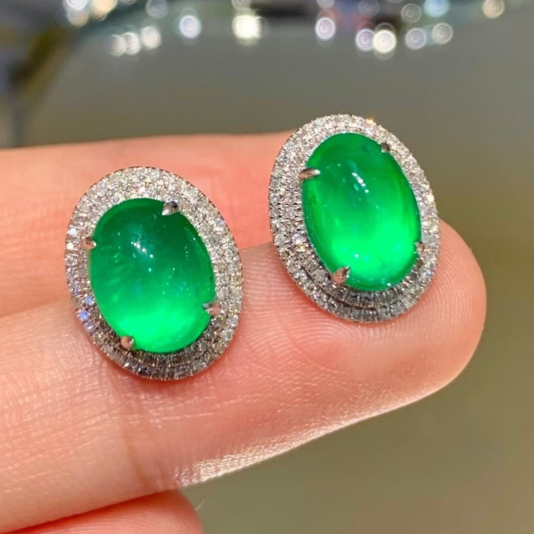 14k Gold 4.5 Ct Vivid Green Natural Emerald & Diamond Earrings - 3