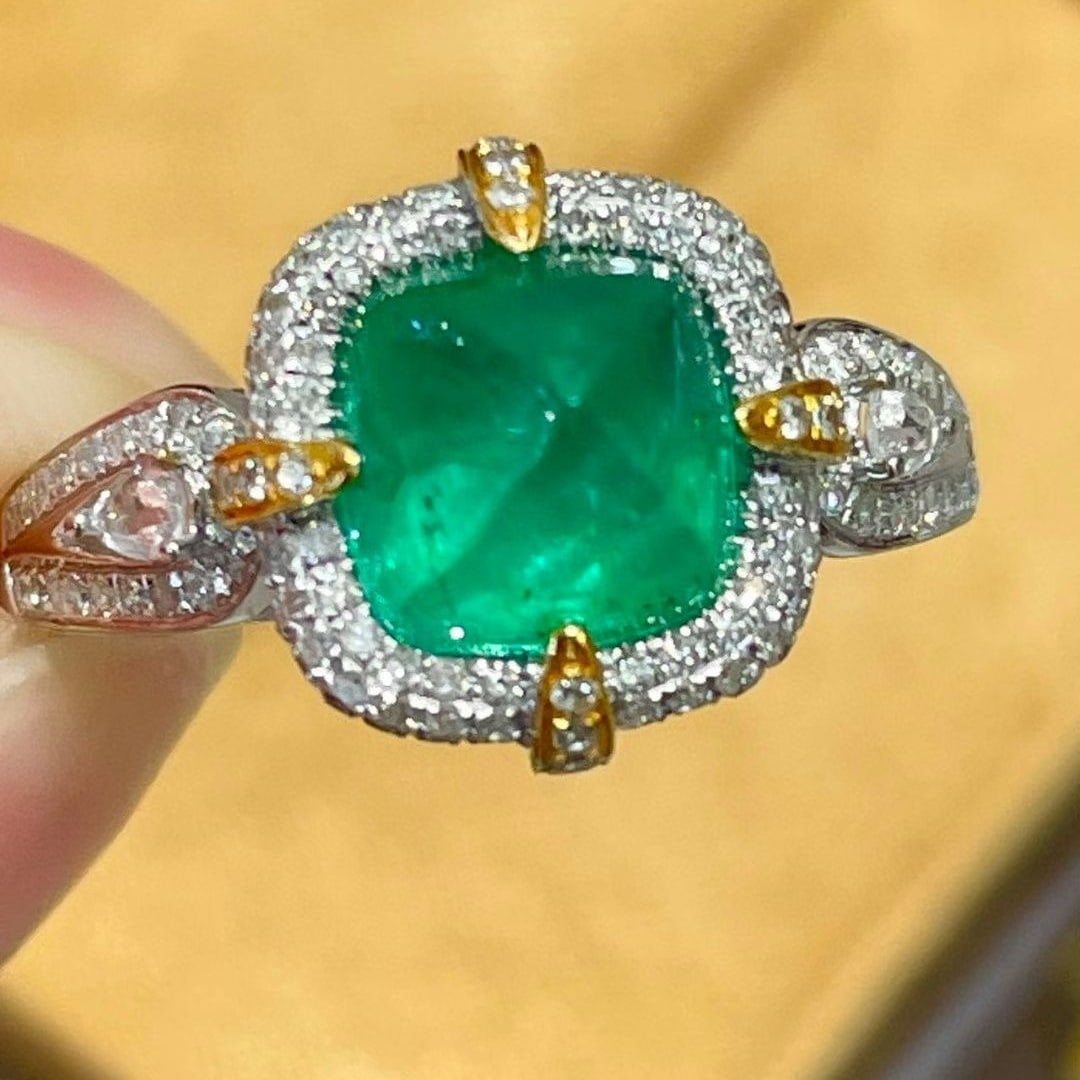 14k Gold 2.2 Ct Natural Emerald & Diamond Ring: Ref:231036315 // gold content:14k gold // ring size:7. 25us // // main gemstone:emerald // shape:suger-loaf // carat weight:2. 2ct // color:green // treatment:natural // // adjacent gemstone 2 :