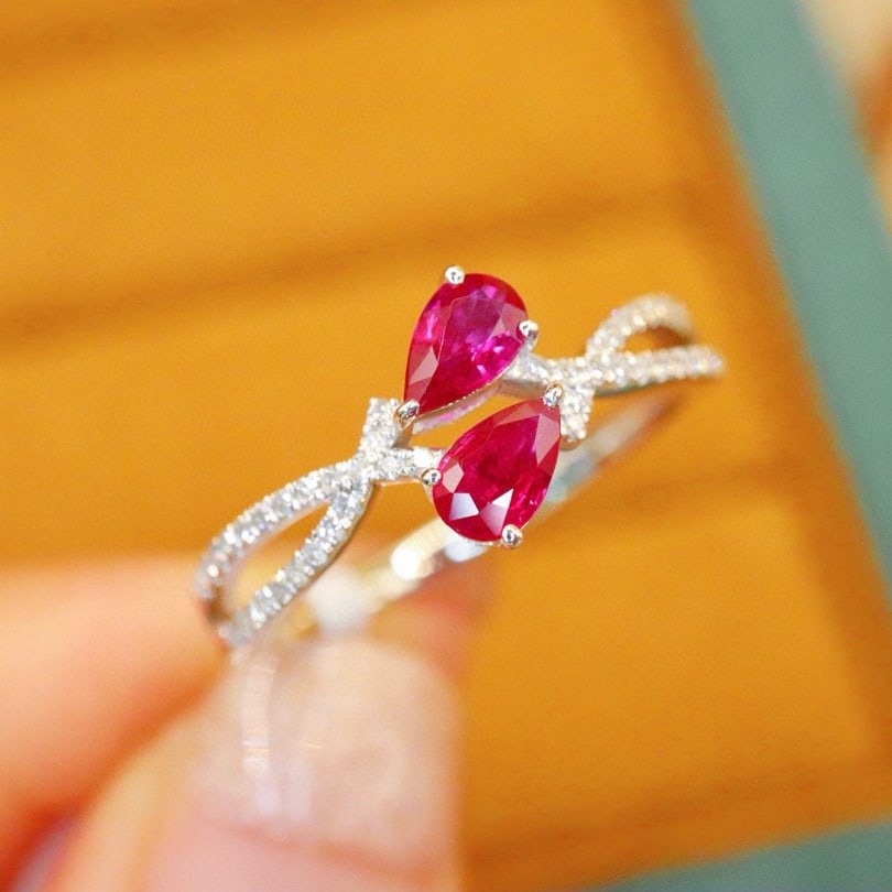 14k Gold 0.69 Ctw Natural Ruby & Diamond Ring: Ref:231036319 // gold content:14k gold // ring size:7. 25us // // main gemstone:ruby // shape:pear // carat weight:0. 55ct // color:red // treatment:natural // // adjacent gemstone 2 : diamond //