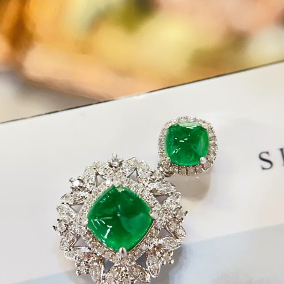 14k Gold 1.8 Ct Vivid Green Natural Emerald & Diamond Pendant( Without Chain ): Ref:231036320 // gold content:14k gold // main gemstone:emerald // shape:suger-loaf // carat weight:1. 8ct // color:vivid green // treatment:natural // // adjacent gemstone 2 : diamond // shape:round