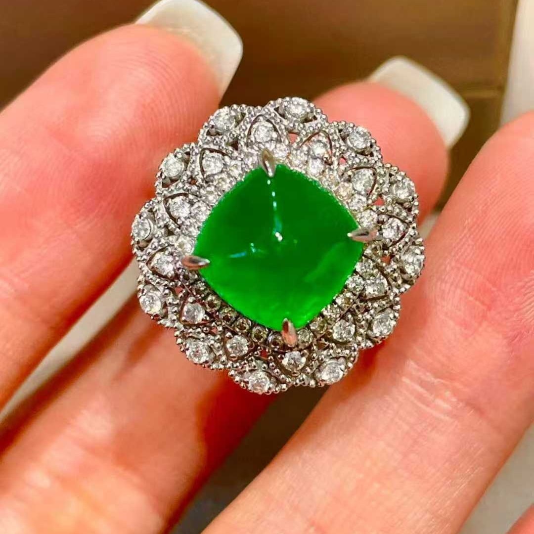 14k Gold 4.5 Ct Vivid Green Natural Emerald & Diamond Ring - 4
