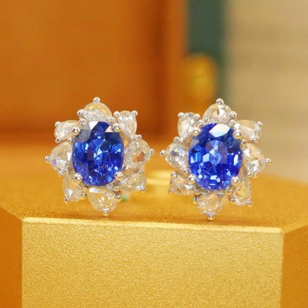14k Gold 1.60 Ctw Natural Sapphire & Diamond Earrings: Ref:231036323 // gold content:14k gold // main gemstone:sapphire // shape:oval // carat weight:1. 22ct // color:cornflower blue // treatment:natural // // adjacent gemstone 2 : diamond // number of
