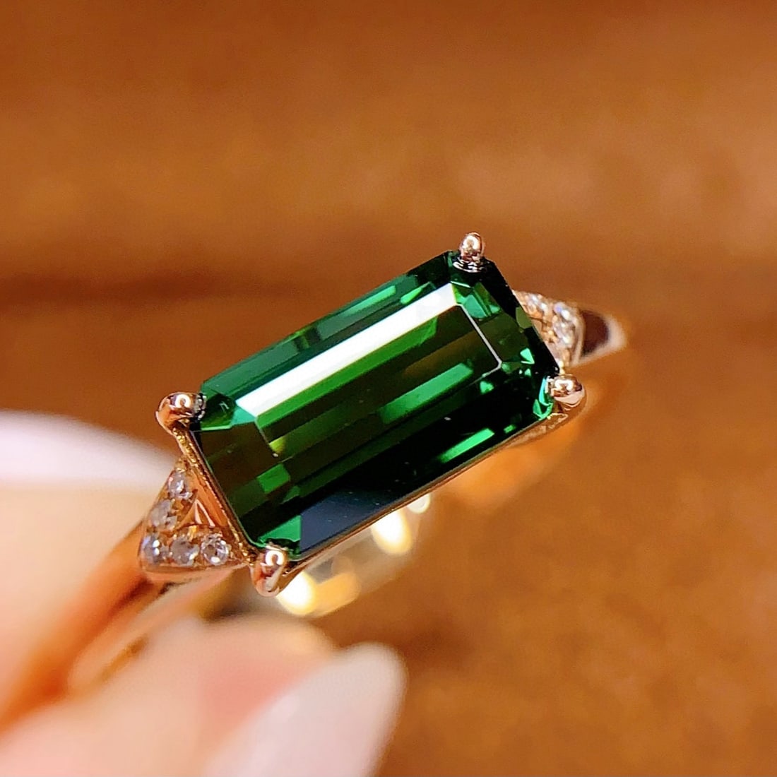 14k Gold 1.5 Ct Natural Tourmaline & Diamond Ring: Ref:231036336 // gold content:14k gold // ring size:7. 25us // // main gemstone:tourmaline // shape:octagonal // carat weight:1. 5ct // color:green // treatment:natural // // adjacent gemstone 2 :