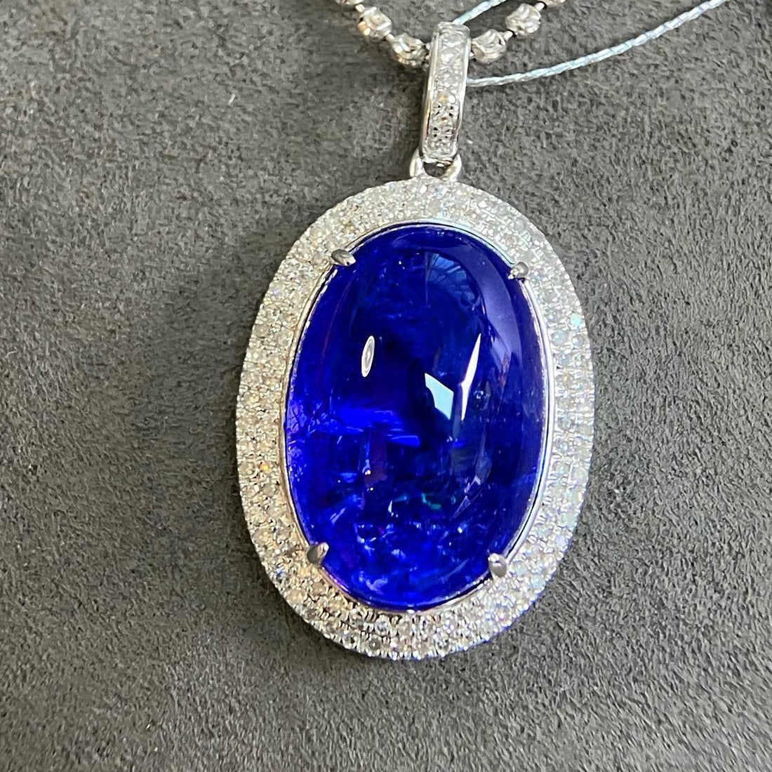14k Gold 19.15 Ctw Natural Tanzanite & Diamond Pendant( Without Chain ): Ref:231036338 // gold content:14k gold // main gemstone:tanzanite // shape:oval // carat weight:18. 75ct // color:blue // treatment:natural // // adjacent gemstone 2 : diamond // shape:round // carat