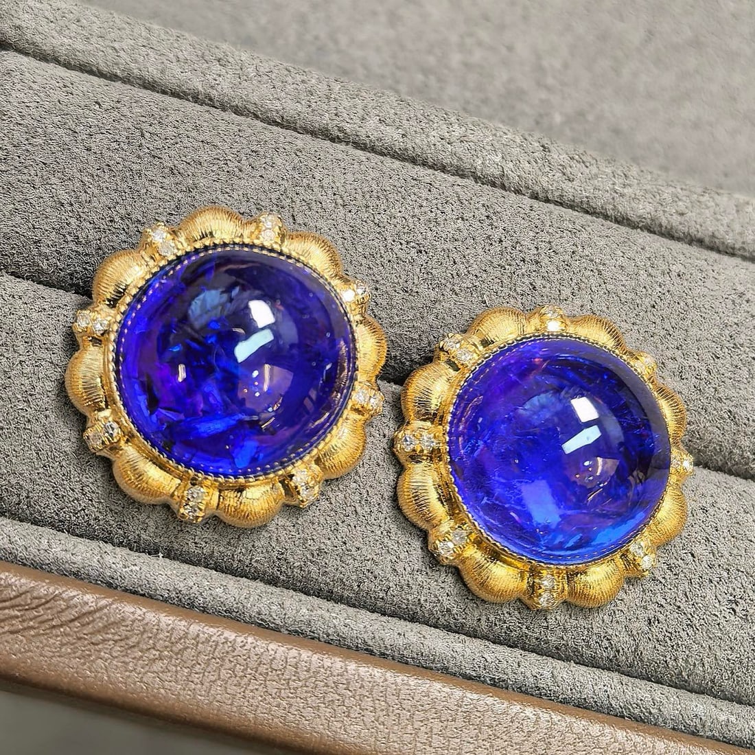 14k Gold 17.33 Ct Natural Tanzanite & Diamond Earrings - 3