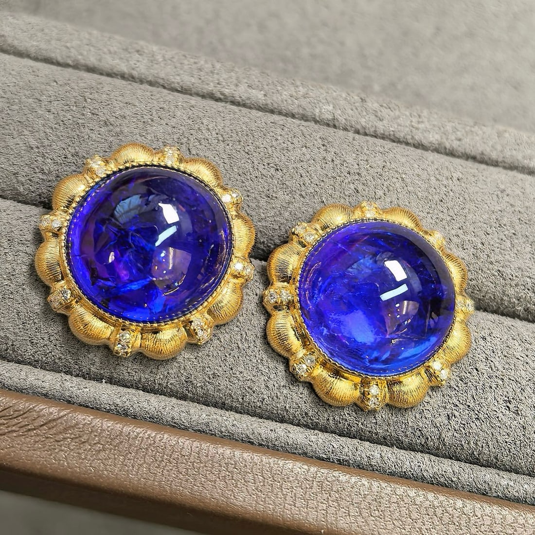 14k Gold 17.33 Ct Natural Tanzanite & Diamond Earrings - 4