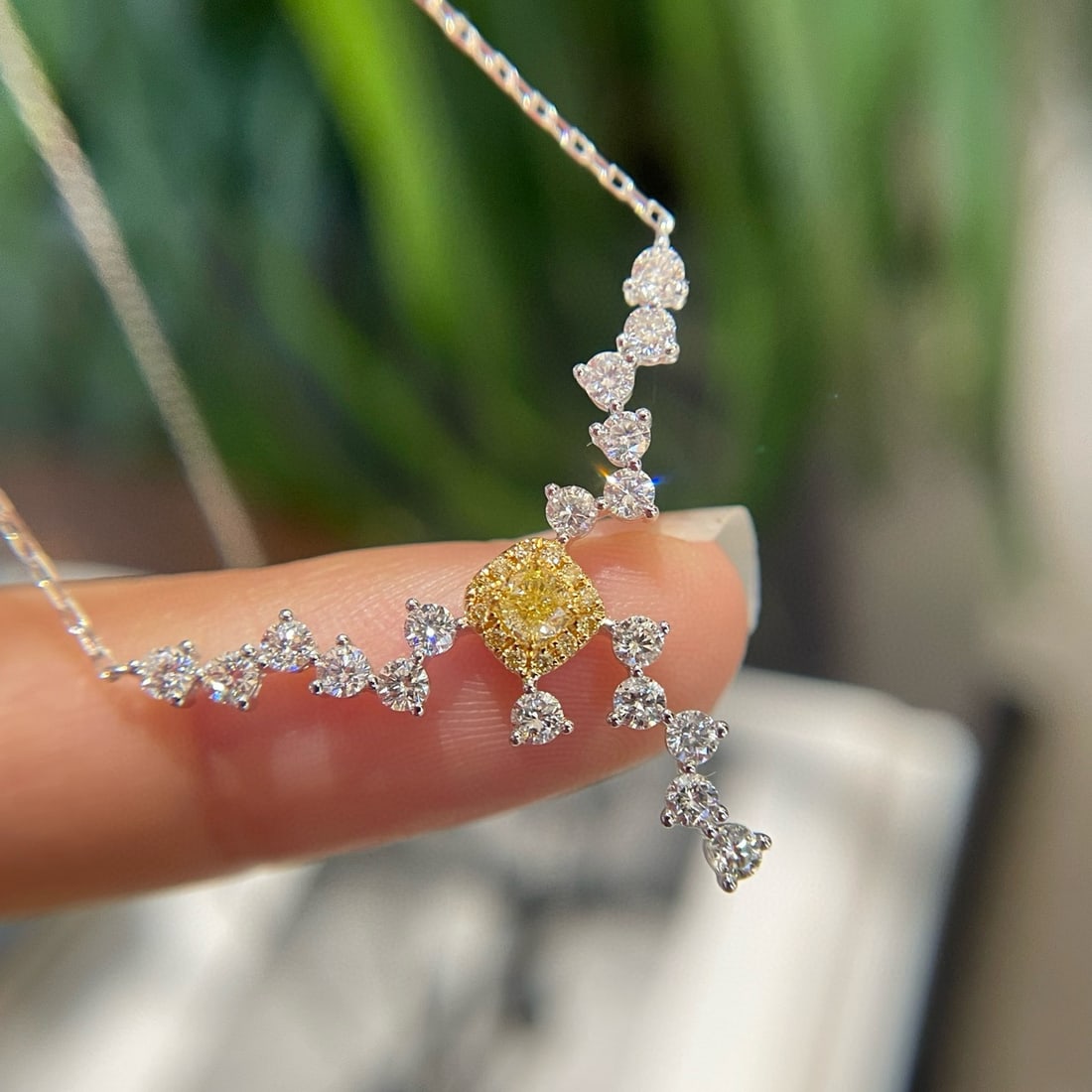 14k Gold 0.76 Ct Natural H Diamond Necklace: Ref:231036366 // gold content:14k gold // main gemstone:diamond // shape:multiply // carat weight:0. 76ct // clarity grade:vs-si // color:h // treatment:natural // High Estimate: 5000 Condition: New