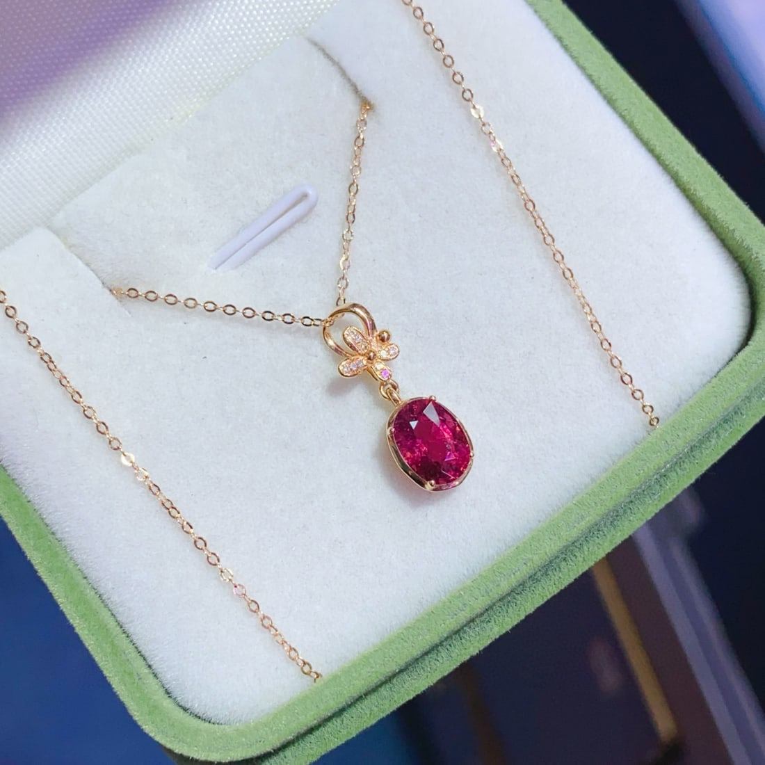 14k Gold 1.65 Ct Natural Tourmaline & Diamond Necklace: Ref:231036377 // gold content:14k gold // main gemstone:tourmaline // shape:oval // carat weight:1. 65ct // color:red // treatment:natural // // adjacent gemstone 2 : diamond // number of stones:10