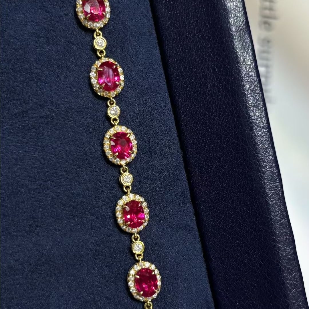 14k Gold 2 Ct Natural Ruby & Diamond Bracelet: Ref:231036399 // gold content:14k gold // main gemstone:ruby // shape:oval // carat weight:2ct // color:red // treatment:natural // // adjacent gemstone 2 : diamond // shape:round // clarity