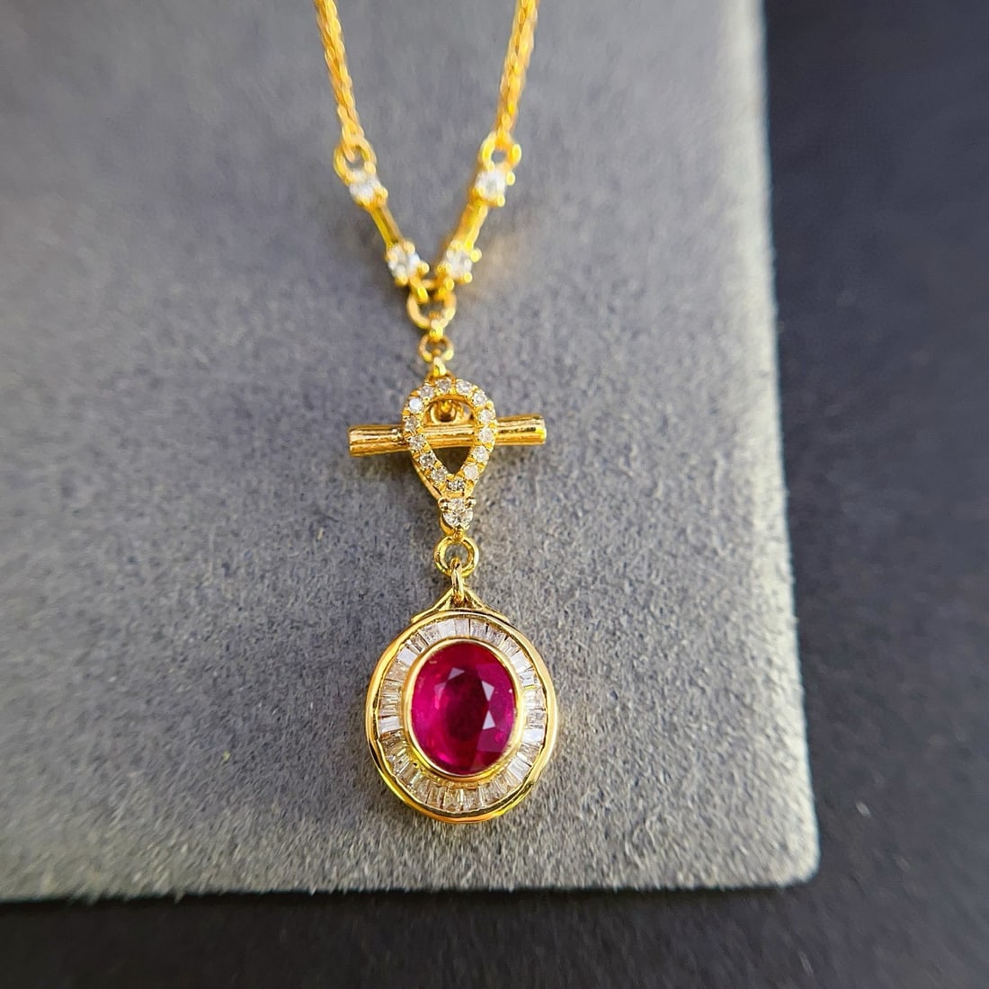 14k Gold 0.60 Ct Natural Ruby & Diamond Necklace: Ref:231036405 // gold content:14k gold // main gemstone:ruby // shape:oval // carat weight:0. 60ct // color:red // treatment:natural // // adjacent gemstone 2 : diamond // number of stones:48 // shape