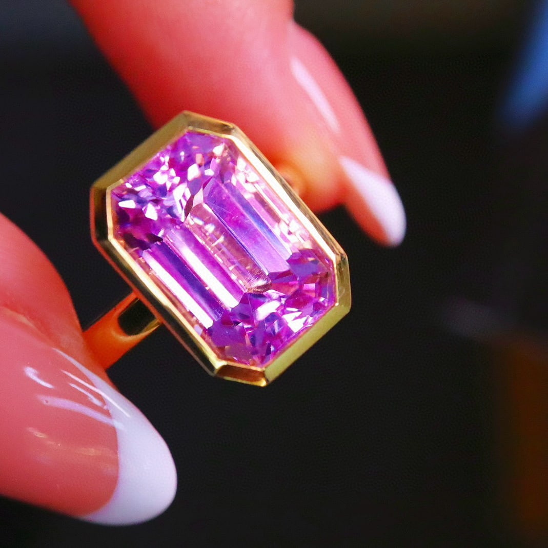 14k Gold 8.5 Ct Natural Kunzite Ring: Ref:231036408 // gold content:14k gold // ring size:7. 25us // // main gemstone:kunzite // shape:octagonal // carat weight:8. 5ct // color:purple // treatment:natural // Condition: New Low Estimate: