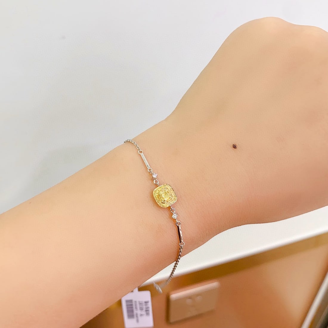 14k Gold 0.2 Ct Natural Yellow Diamond & Diamond Bracelet - 4