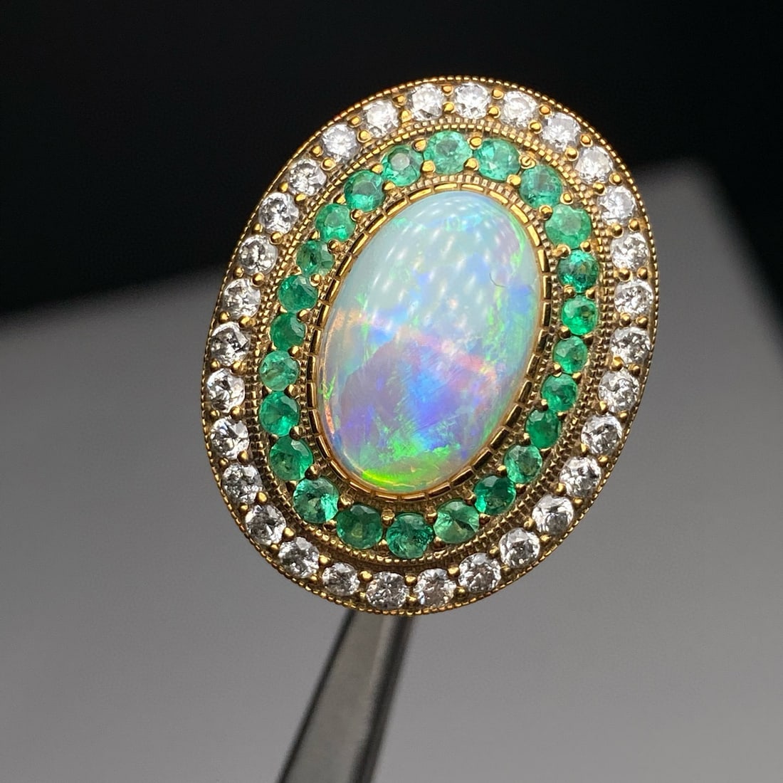 14k Gold 3.17 Ctw Natural Opal & Diamond Ring: Ref:231036427 // gold content:14k gold // ring size:7. 25us // // main gemstone:opal // shape:oval // carat weight:2. 02ct // color:color // treatment:natural // // adjacent gemstone 2 : diamond //