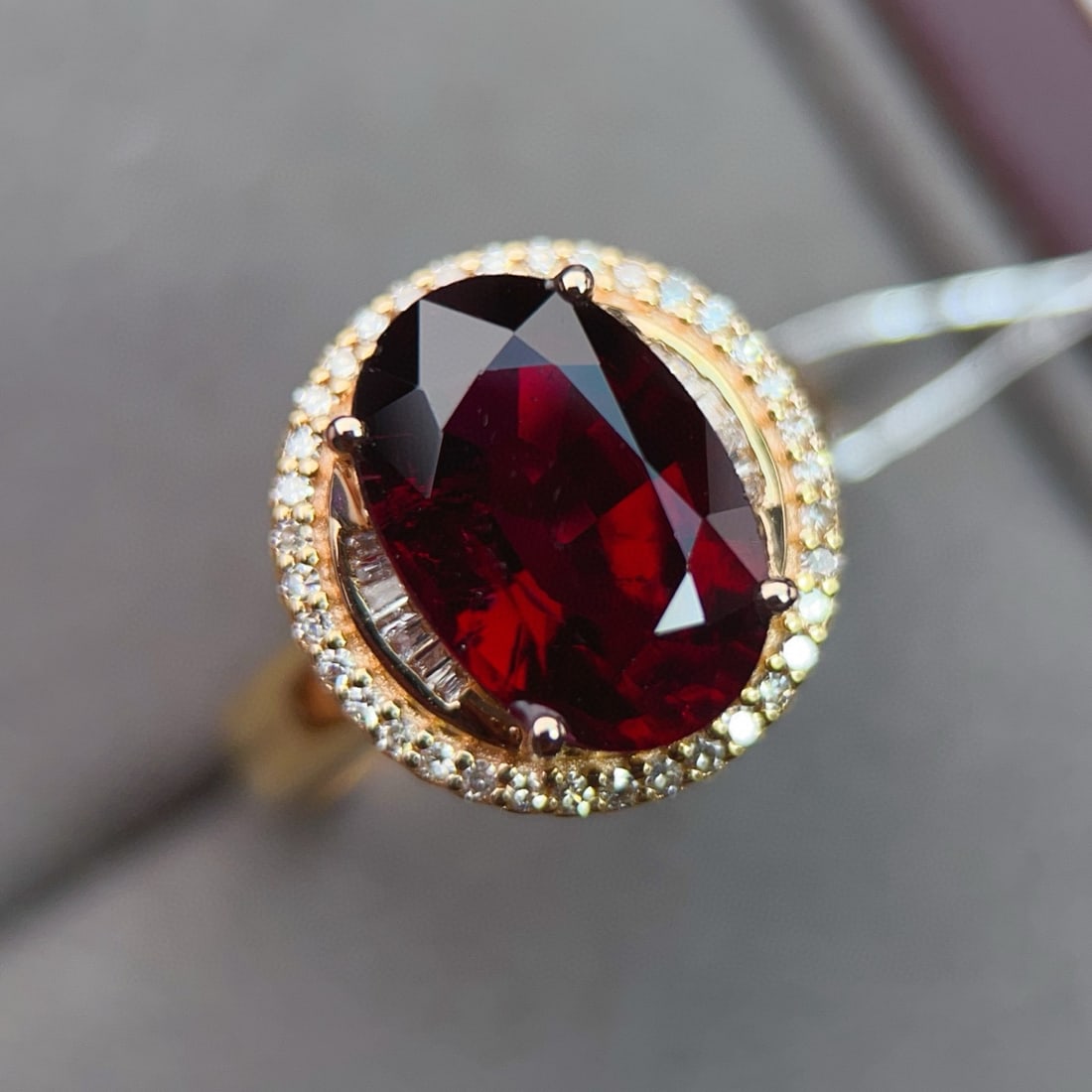 14k Gold 4.15 Ctw Natural Tourmaline & Diamond Ring: Ref:231036437 // gold content:14k gold // ring size:7. 25us // // main gemstone:tourmaline // shape:oval // carat weight:4ct // color:red // treatment:natural // // adjacent gemstone 2 : diamond //