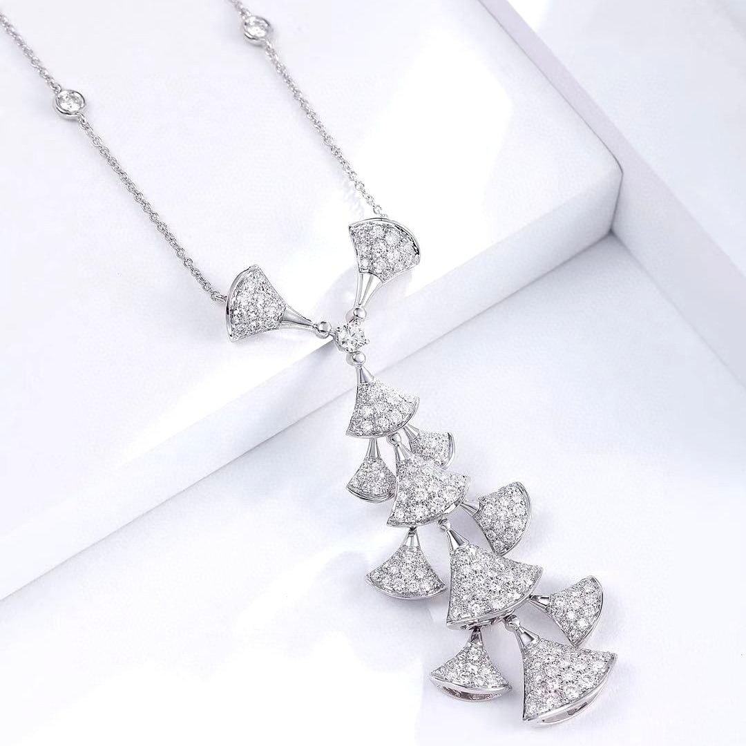 14k Gold 2.73 Ctw Natural H Diamond Necklace: Ref:231037009 // gold content:14k gold // main gemstone:diamond // shape:round // carat weight:0. 30ct // clarity grade:vs-si // color:h // treatment:natural // cut grade:g // // adjacent gemstone 2