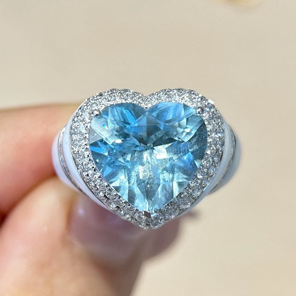 14k Gold 6.52 Ctw Natural Aquamarine & Diamond Ring: Ref:231037013 // gold content:14k gold // ring size:7. 25us // // main gemstone:aquamarine // shape:heart // carat weight:5. 46ct // color:santa maria color // treatment:natural // // adjacent