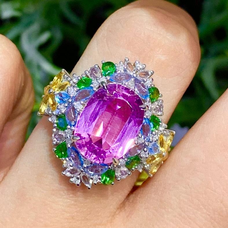 14k Gold 5.6 Ct Natural Kunzite & Diamond Ring: Ref:231037025 // gold content:14k gold // ring size:7. 25us // // main gemstone:kunzite // shape:oval // carat weight:5. 6ct // color:purple // treatment:natural // // adjacent gemstone 2 : diamond //