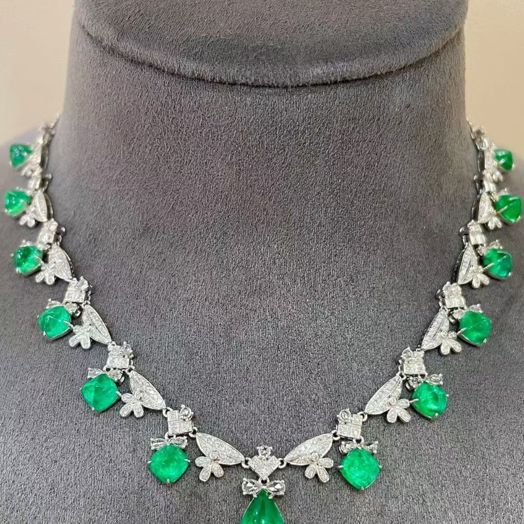14k Gold 10.5 Ct Vivid Green Natural Emerald & Diamond & Sapphire Necklace - 2
