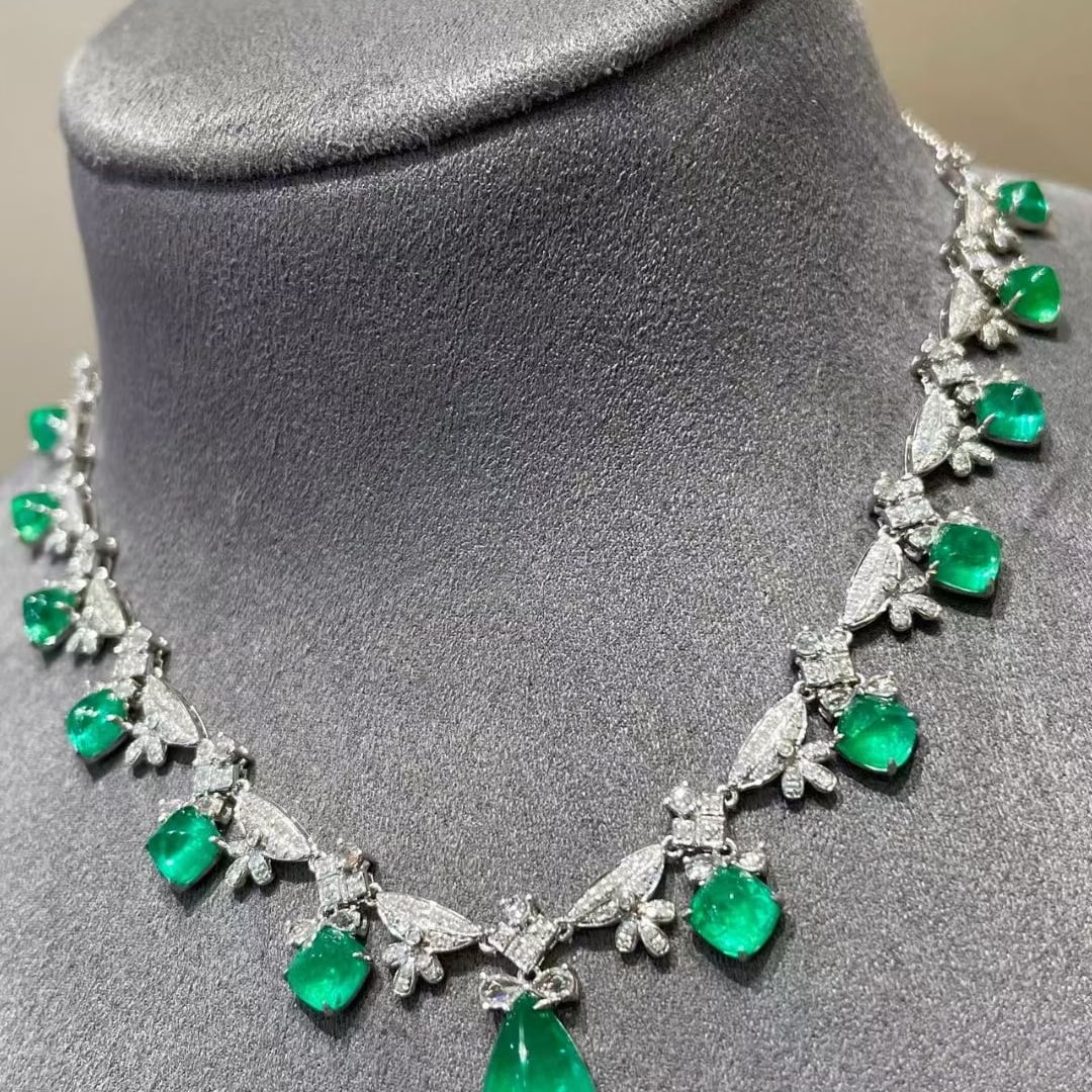 14k Gold 10.5 Ct Vivid Green Natural Emerald & Diamond & Sapphire Necklace - 3